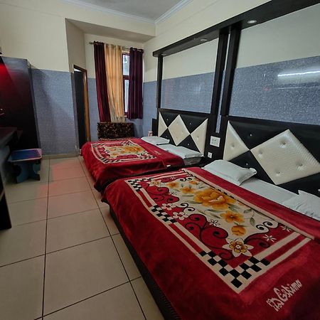 Aashirwad Hotel Katra  Ngoại thất bức ảnh