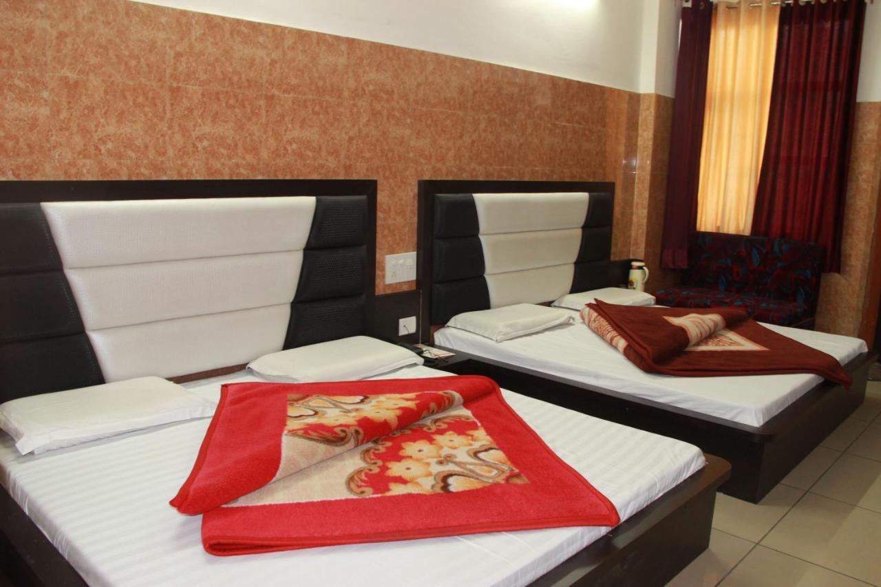 Aashirwad Hotel Katra  Ngoại thất bức ảnh